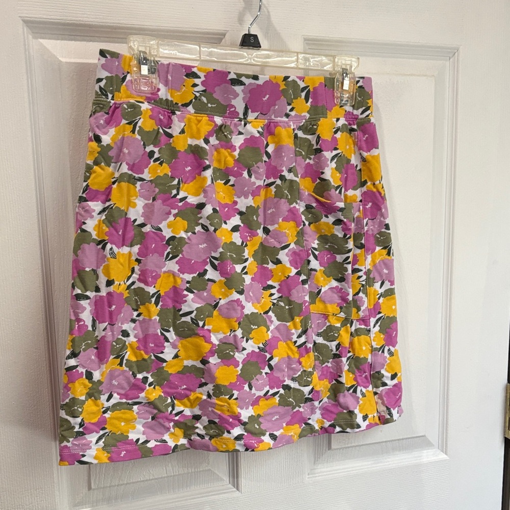 Denim & company active multi color floral French Terry skort with front pocket
